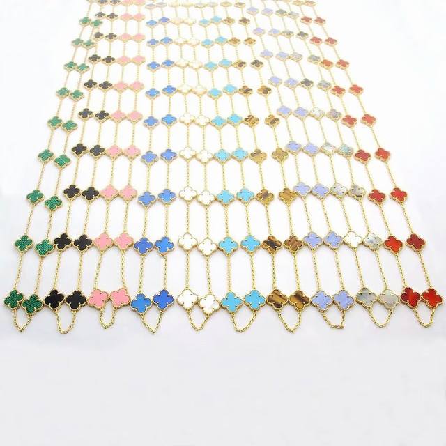 Dior Dior exquisite Cd pearl earrings are versatile and can be worn with everyon