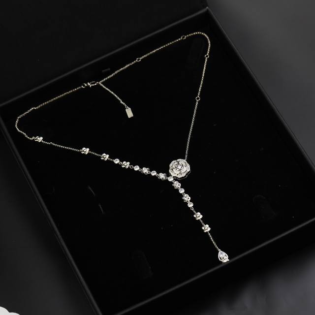 Miu Miu letter necklace is the most suitable for daily wear ~ Miumiu Miu full di