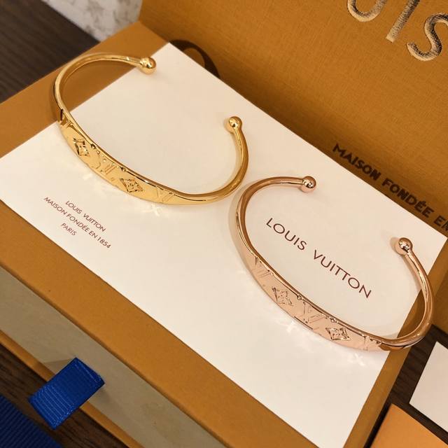 No. Sled0003 Celine Arc de Triomphe earrings with pearls