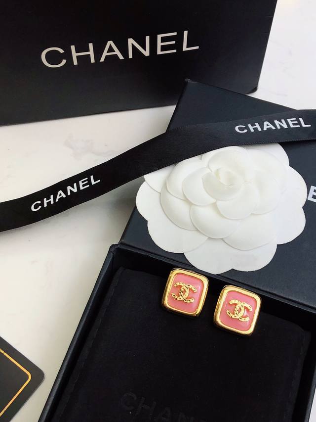 Very good looking Chanel classic Cc series micro-inlaid rings High-end custom or