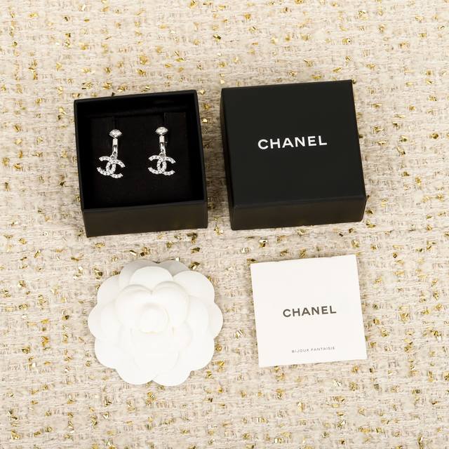Chanel pearl earrings, fashion devil Chanel early spring new medieval retro styl