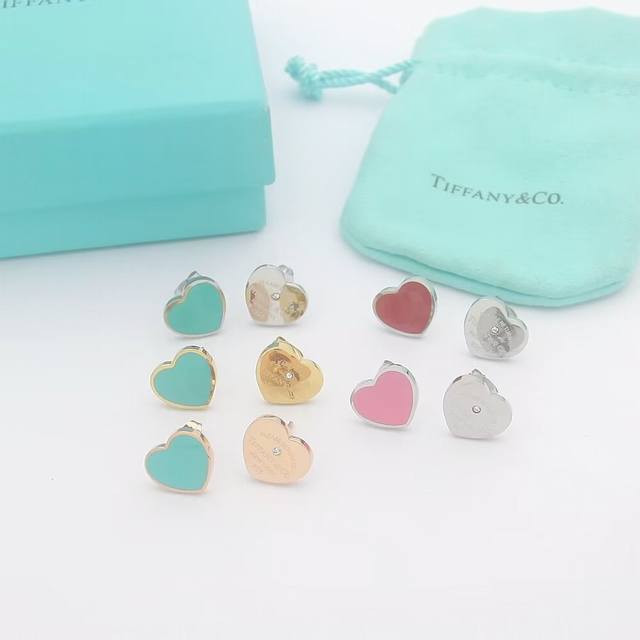Gucci double G Gucci earrings are the brand's iconic elements, using the brand's