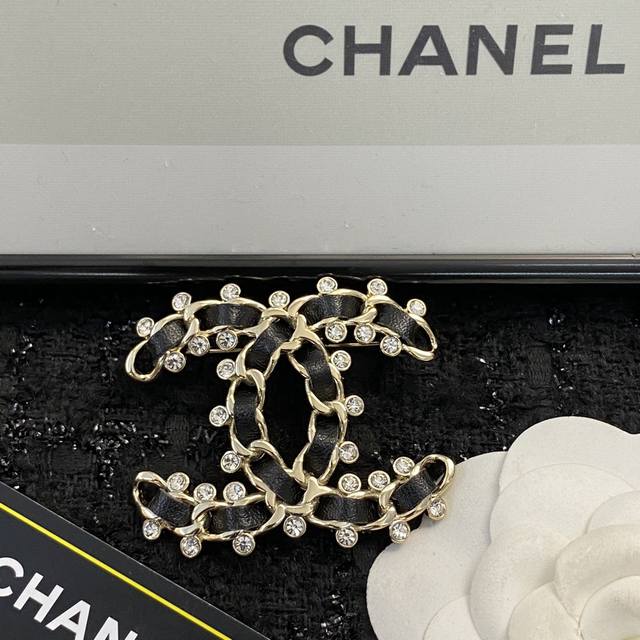 Louis Vuitton earrings are made with exquisite craftsmanship to create dazzling
