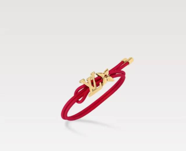 Chanel 25P leather chain earrings Chanel's classic leather chain design combines