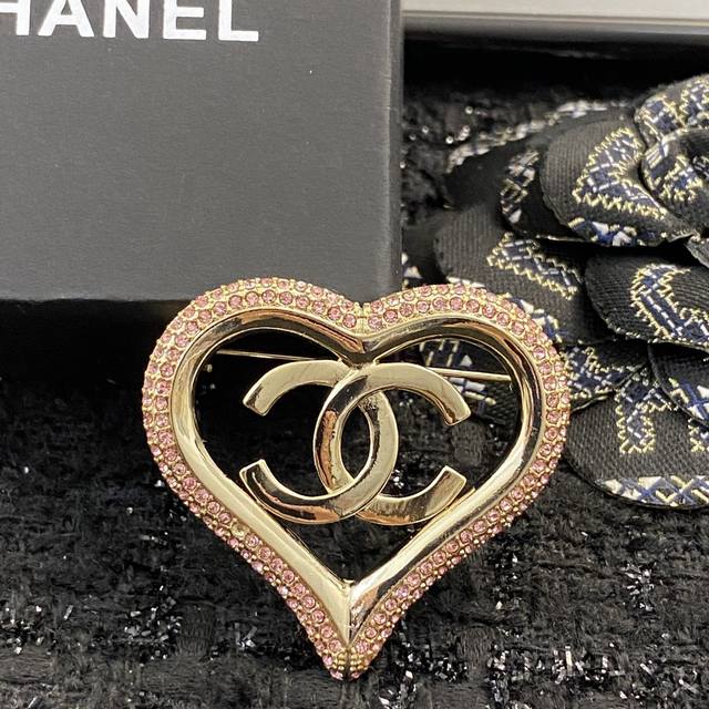 Chanel new bags, necklaces, necklaces, counters synchronously launched new doubl
