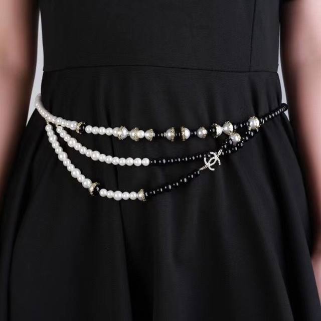 Exclusive Cartier amulet necklace "Amulette" means "amulet" in French. This seri