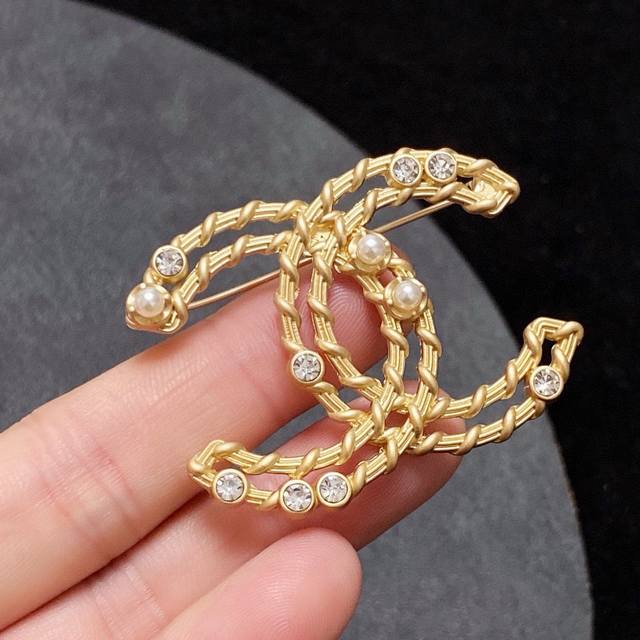 No. Yed0062 Gold Ysl*Latest round ear hook consistent Zp brass material