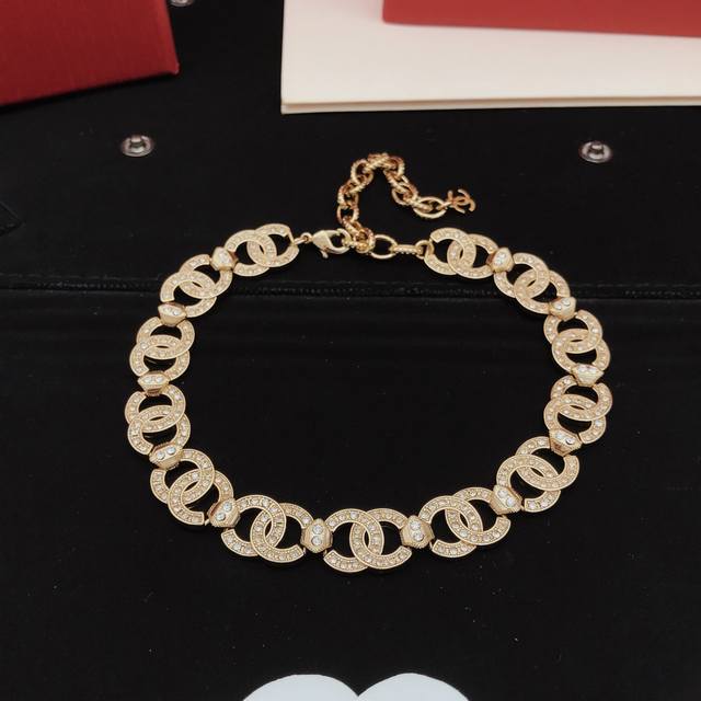 A4618 Morning Dew Water Drop Thin Ring A very refreshing row of rings. The horse