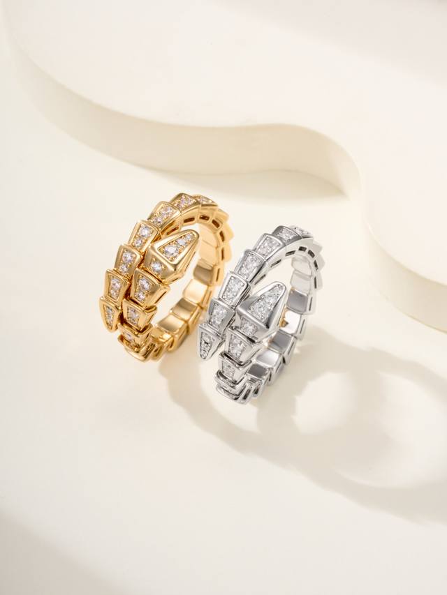 Today's recommendation Chanel star double C tassel earrings Rich daughter temper