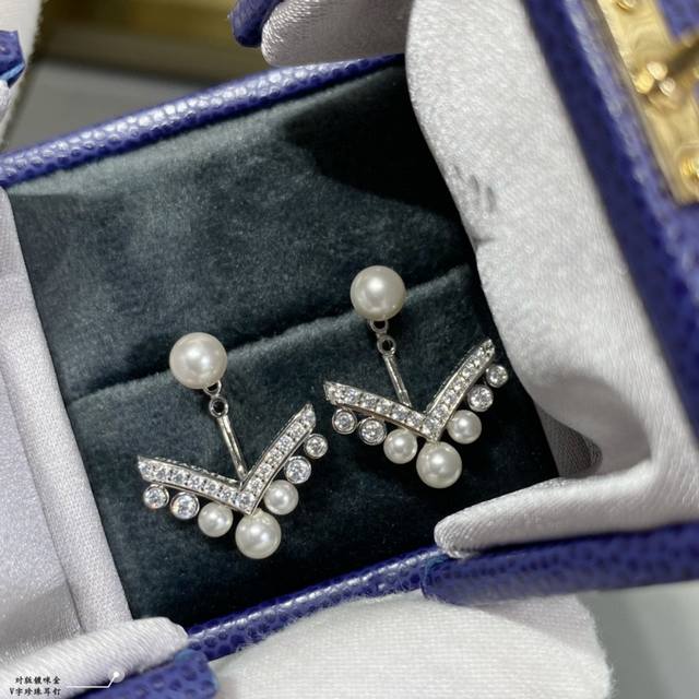 Chanel Square Diamond Double C Earrings Advanced Handicraft Workshop