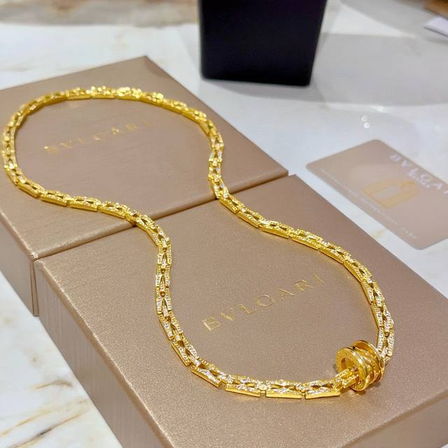 Chanel snake bone double C tassel earrings The upper ear is huge and makes the f