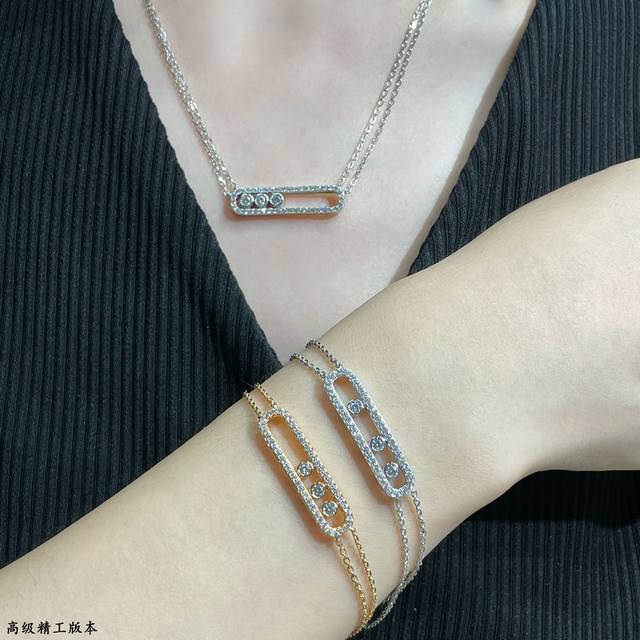 204596 Our interlocking double G pendant necklace Z + Zp is made of sterling sil