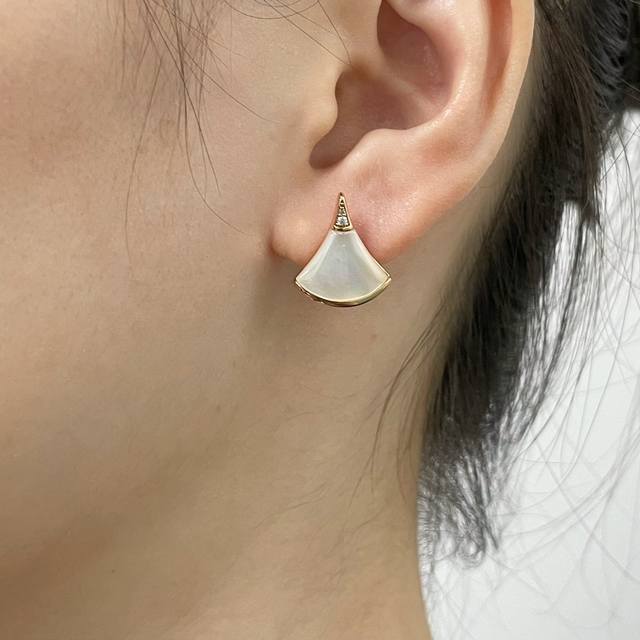 A pair of single P140 Our product