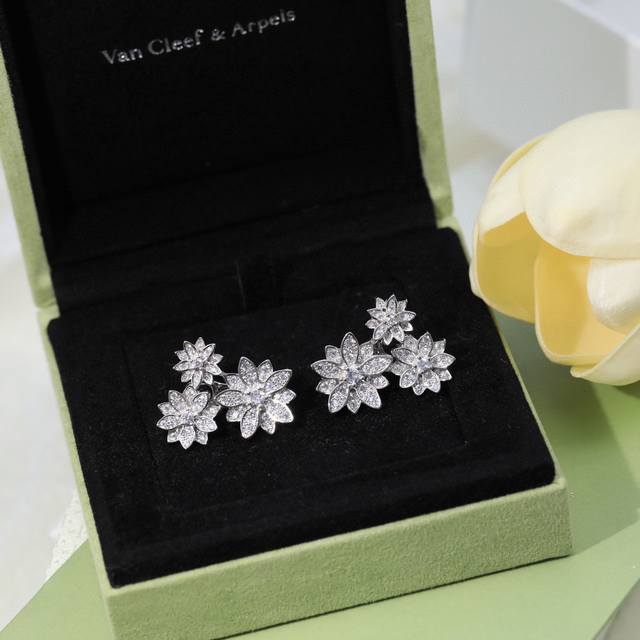 New Color Blossom ring size 5678 The hollow design is perfect for the index fing