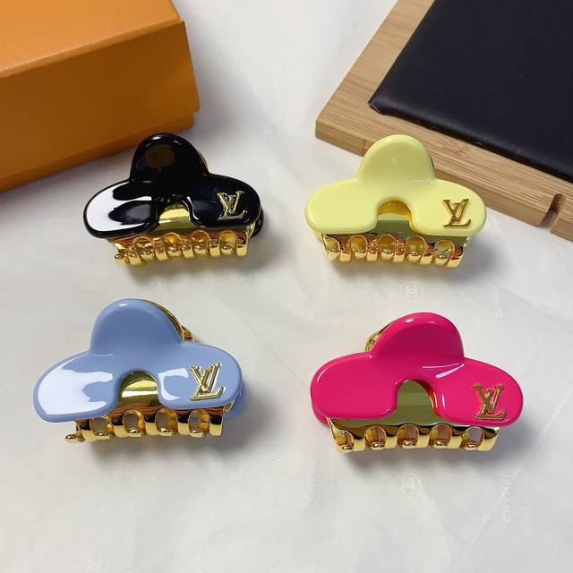 New counter quality Chrome Hearts classic retro cross dice colored diamond neckl