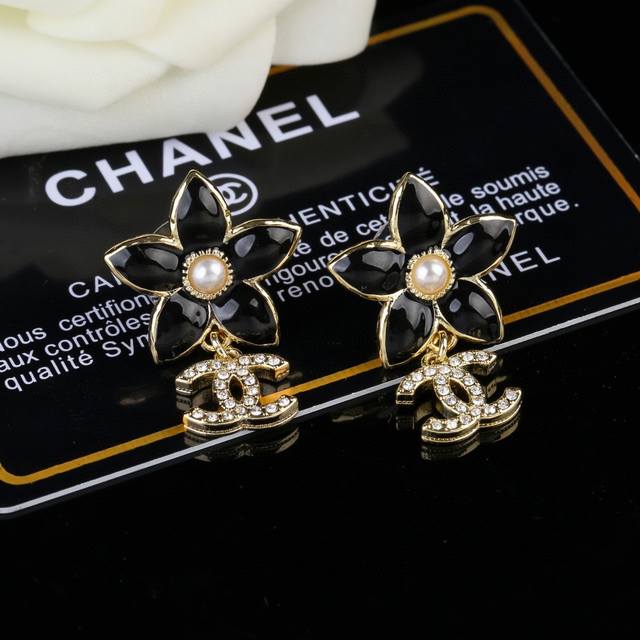 New Chanel Double C Diamond Bracelet Super Heavy Bling Bling, the color is very