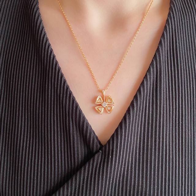 Dior's new Dior necklace, the hottest fashion item this season! Classic and popu