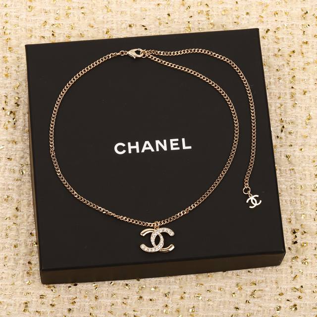 Chanel resin double C earrings This pair of earrings is really beautiful The des
