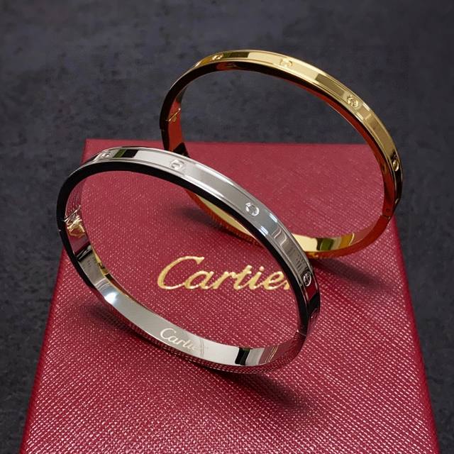 Chanel Double C earrings are very good-looking no matter what you match them wit