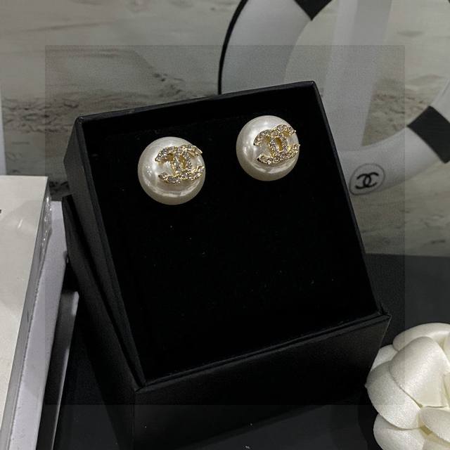 Exclusive photos of Chanel letter necklace in the style of Chanel! Luxury jewelr