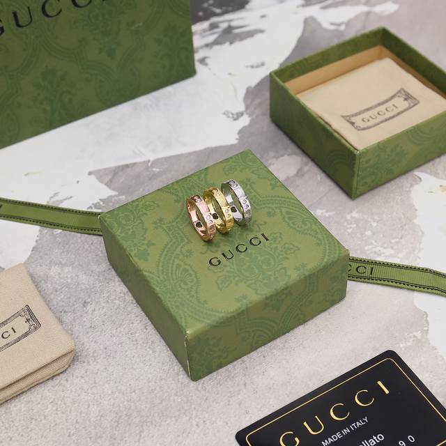 Dior's new earrings show elegant modernity. They are made of gold-finished metal
