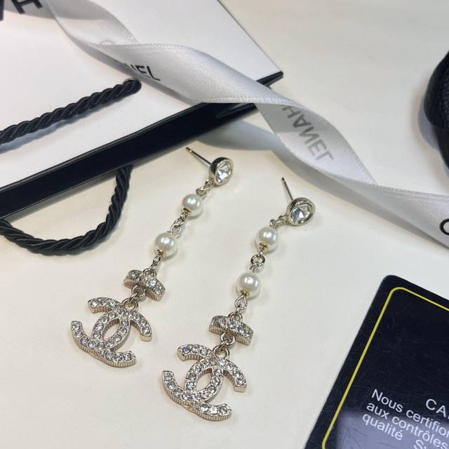 Chanel Chanel pearl earrings are the best-selling model on the market! The count