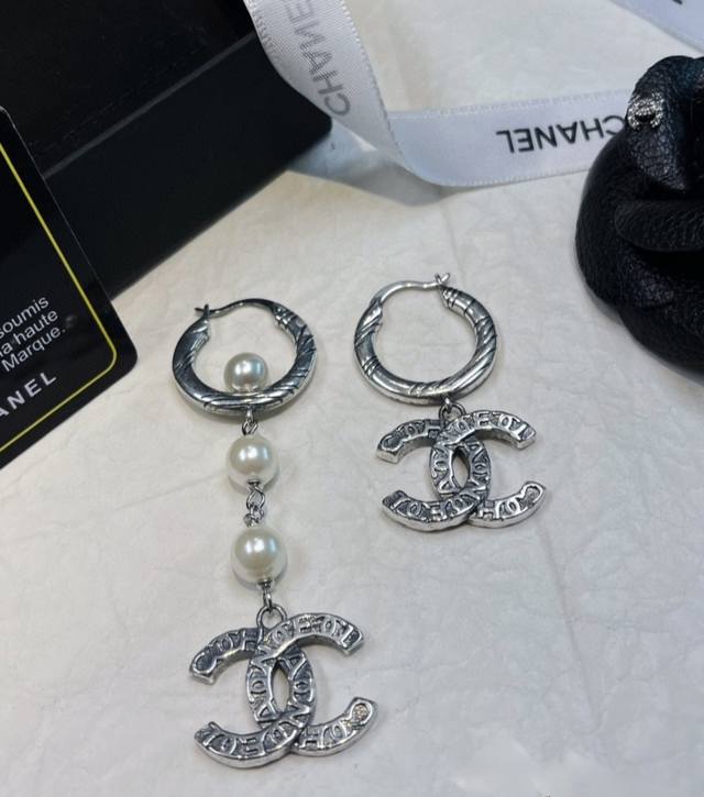 Gucci lion head earrings are high-end and beautiful. Because they are limited ed