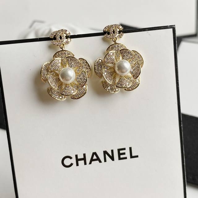 Chanel Diamond Double C Tassel Earrings The double C shape made of diamond patte