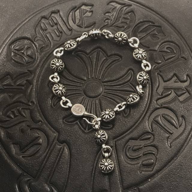 Armani's new black warrior waist luck bead necklace really suits my taste. It's