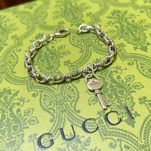 Lv letters 2025 Logo fashion first choice Whether low-key or bold, Lv women's je