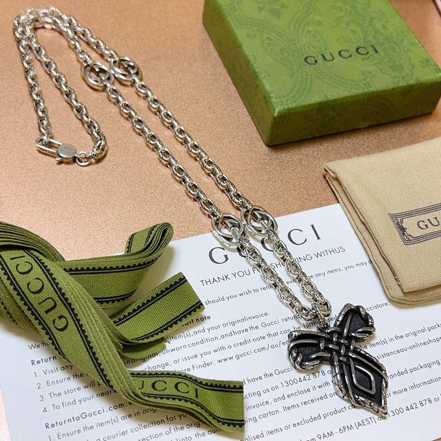 The top series of Chaumet Queen Josephine's Crown Drop Necklace, a super heavy-d