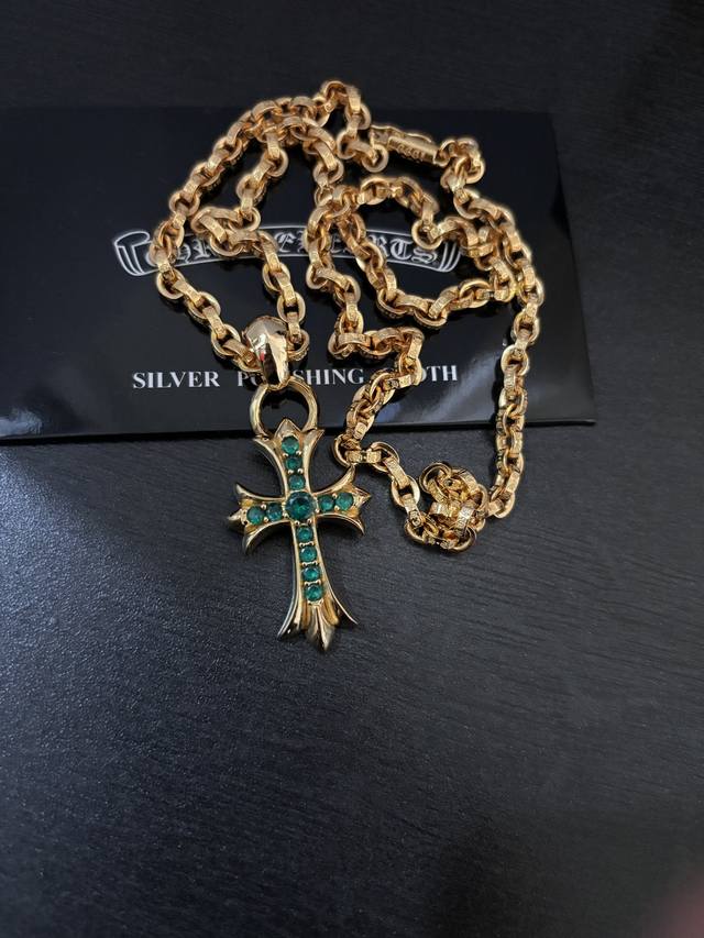 250112 We produce small size Knot necklaces, which can be customized with real g