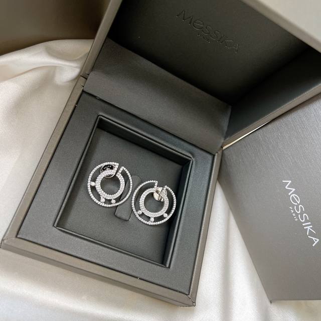 Code N926 0564825 Chanel necklace is hot selling and new arrival Chan 24 four-le