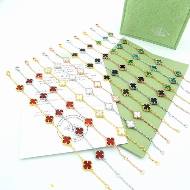 Today's new model code E3089 0962845 Dior earrings are hot-selling models. Dior