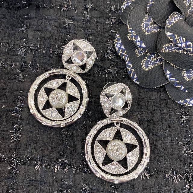 A4643 Exclusive and hot item, Xiaohongshu's hot-selling small pea brushed earrin