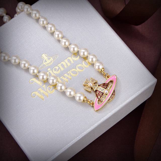 High quality details as shown in the picture Miu Miu candy-colored hairpin will
