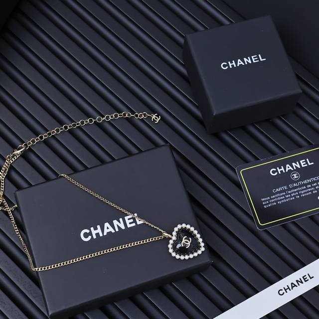 Hand-set version Classic wide starry Love bracelet, the hand-set diamond version