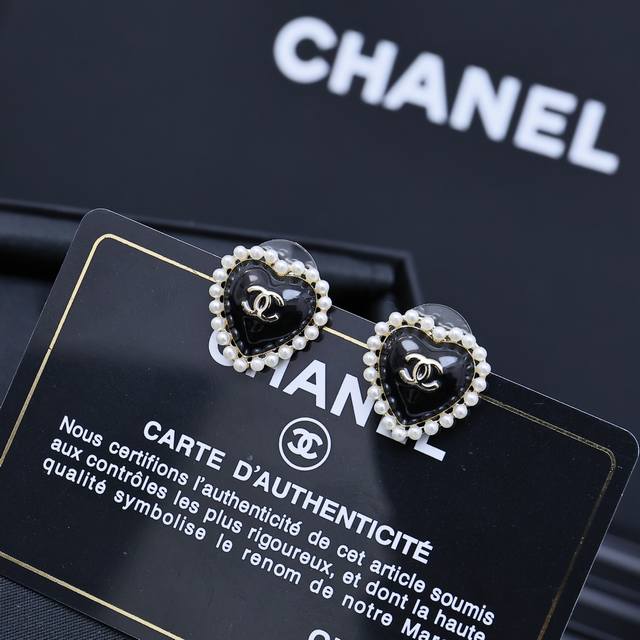Price P Hand-set Version Classic wide starry Love bracelet, the hand-set diamond