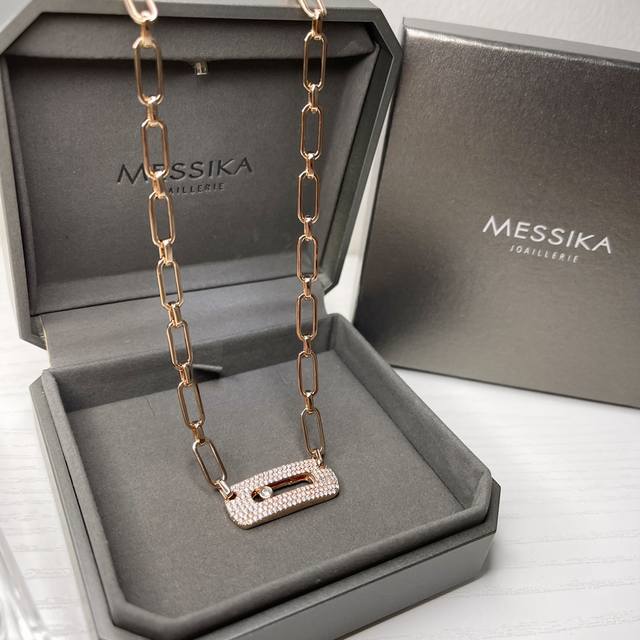 Chanel latest black leather pearl double necklace consistent with Z batch brass