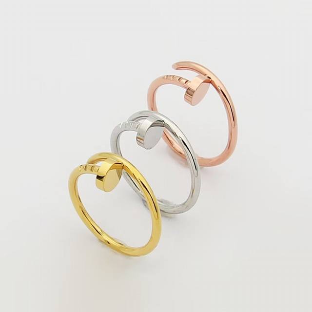 High-quality details as shown in the picture. Gray and silver Vivi love heart ea