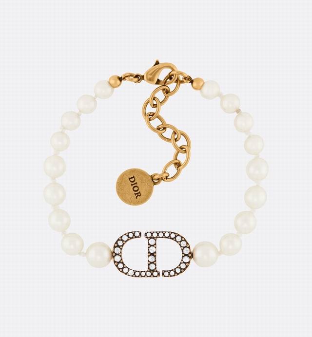We produce D hollow heart necklace Dor Vintage series, the more you look at it,