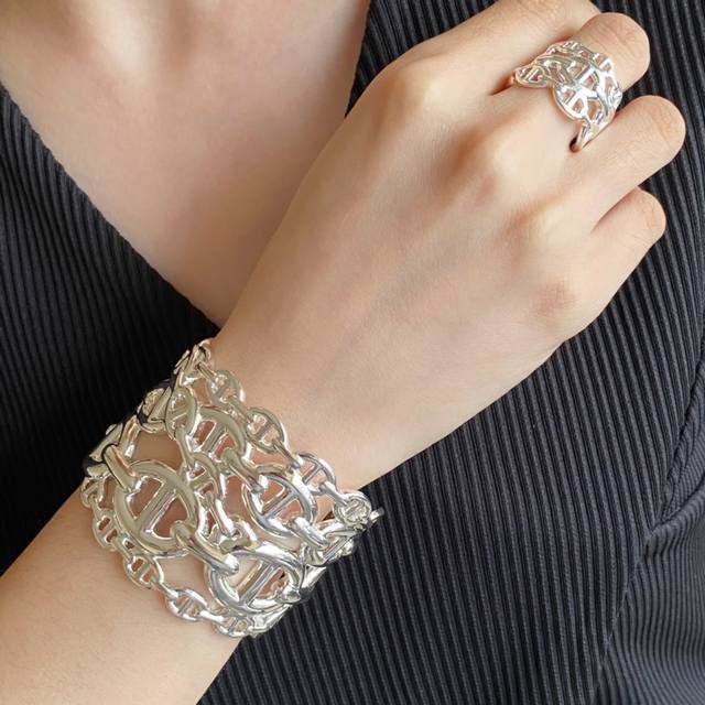 is selling like crazy. Chanel's official website is promoting the hot-selling ex