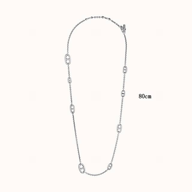 The latest Gucci necklace with 3G pattern design concept. The chain is of higher
