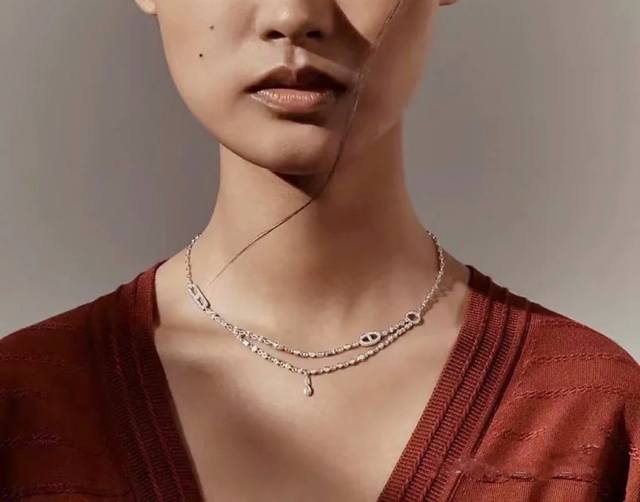So cool Gucci necklace 2025 latest model chain with higher grade. The same class