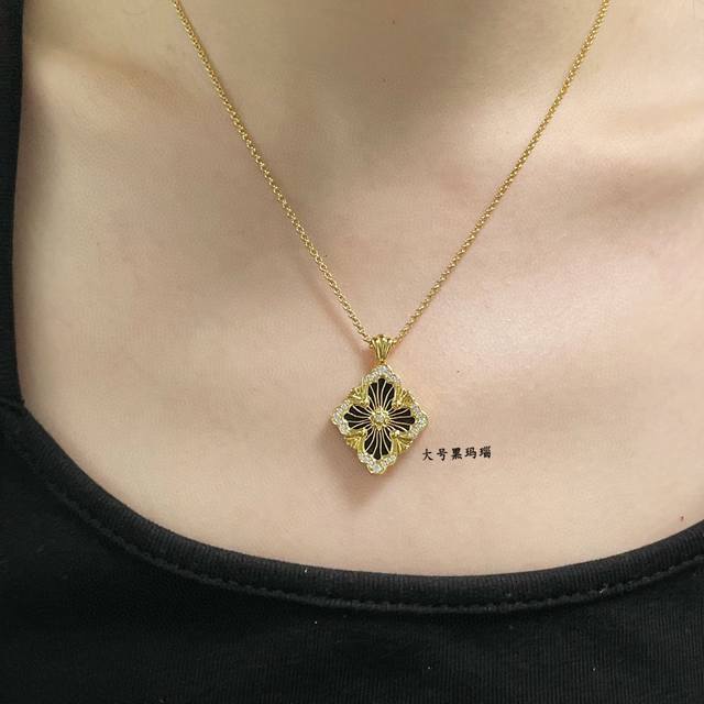 The latest luxury Gucci necklace with a higher grade chain, the same as the cele