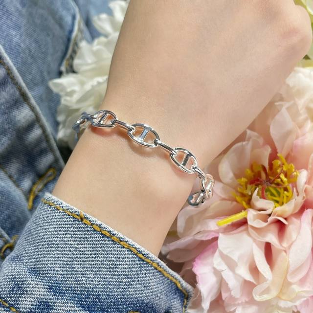 Three-flower irregular diamond-studded old flower necklace The beautiful logo fl