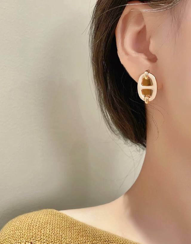 Chanel lambskin bracelet chain and lambskin collision, Don't be too beautiful, e