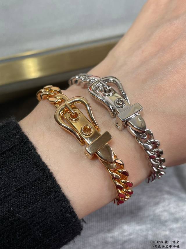 High quality Versace bracelet Medusa head original goods counter new model open