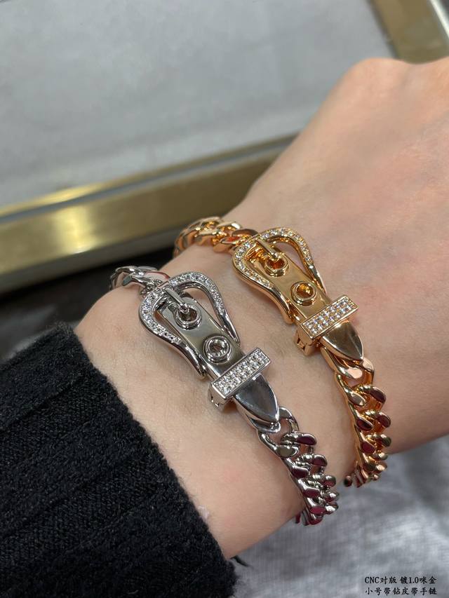High quality Versace bracelet Medusa head original goods counter new model open
