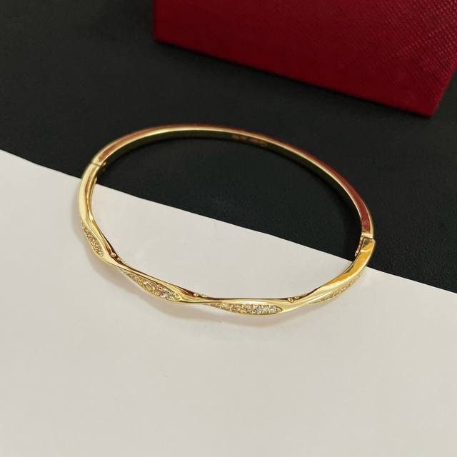 Seiko version is so beautiful Lv bracelet four-leaf clover single flower Louis V